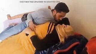 ابن يدخل على أمه وهي نايمة - سكس مصري