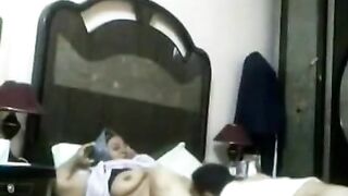 فلاح مصري ينيك شرموطة كبيرة في السن - سكس مصري