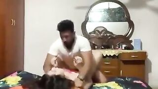 مزه جامدة أوي فى غرفة النوم مع شاب مراهق عراقي - سكس عربي عراقي