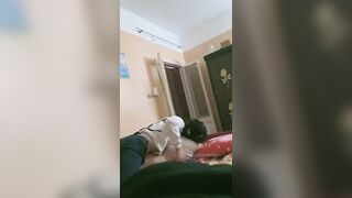 شاب مصري واخد صاحبته من المدرسة في شقته ويقلعها بالعافيه وينيك طيزها - سكس مصري