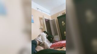 شاب مصري واخد صاحبته من المدرسة في شقته ويقلعها بالعافيه وينيك طيزها - سكس مصري