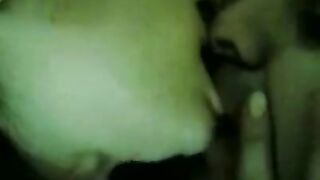 عراقية مع عشيقها اللي بتحبه تسلم له نفسها وتخليه ينيكها في الطيز - سكس عراقي