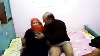 شاب ماسك جارته الشرموطة فاشخها نيك - سكس مصري