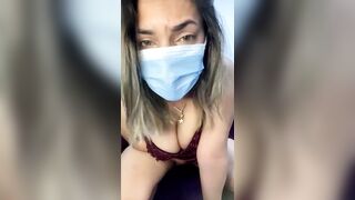 مصرية شرموطة بقميص نوم أحمر بتنيك نفسها وتقول كسي سخن اوي مين عاوز ييجي يفشخني - سكس تانجو لايف عربي