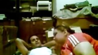 لبوه بلدي مربربه مع عشيقها مروق عليها على الاخر - سكس مصري