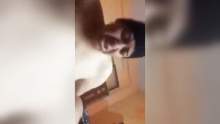 شاب مصري جايب شرموطة كبيره ميلف عمال ينيك فيه ويصورها - سكس مصري