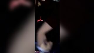 شاب مصري ماسك بنت مراهق يقفش فيها ويبوسها في اوضة النوم - سكس مصري