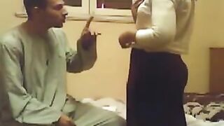 شاب مصري جايب حبيبته البيت ويقلها هدومها وينكها في طيزها ويصورها من غير ما تعرف - سكس مصري