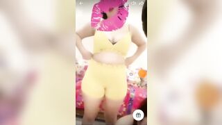 بنات عرب بتلعب في كسها وبزازها واسمع كلام سافل اكتر من 47 دقيقة - سكس تانجو لايف عربي