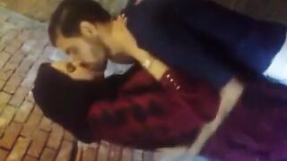 وواد ابن حرام ماسك خطيبته تفريش وتسخين فاجر - سكس مصري