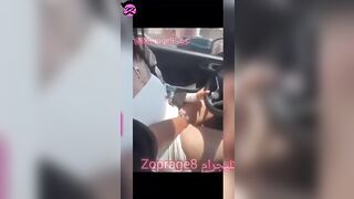 شرموطة مصرية طرية قشطة مع صديقها على الكورنيش بيلحس بزازها في السيارة - سكس مصري في السيارة