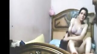 مصرية شرموطة بتتعدل لعشيها علشان ينكها بوضع كلابي - سكس مصري