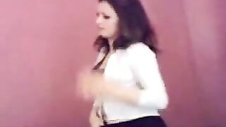 السكرتيرة العربية الشرموطة تمص زب مديرها - سكس عربي