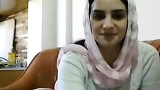 محجبة جميلة صاحبها بيقفش فيها لحد اما تمص زبره - سكس محجبات