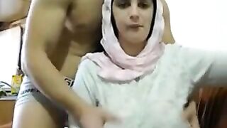 محجبة جميلة صاحبها بيقفش فيها لحد اما تمص زبره - سكس محجبات