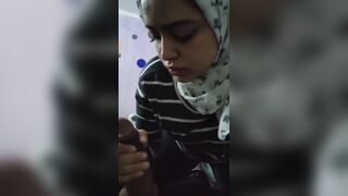 شاب جايب صاحبته البيت ويخليها تمص زبه ونكها في بزازها - سكس مصري