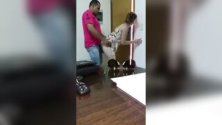 شاب مع بنت حلوه في المكتب - سكس مصري