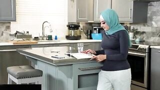 كحبة محجبة جميلة تتناك في طيزها من صديقها الامريكي - سكس محجبات مترجم عربي