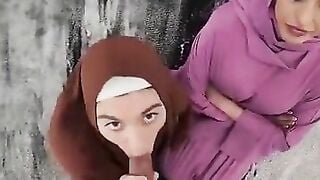 منافسة الأم والخالة الشراميط على زبر الابن - سكس نيك محجبات محارم مترجم عربي