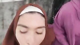 منافسة الأم والخالة الشراميط على زبر الابن - سكس نيك محجبات محارم مترجم عربي